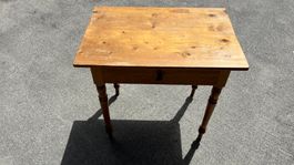 Kleiner Tisch mit Schublade, Antik, Tannenholz