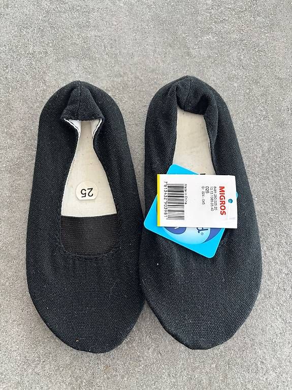 Scarpe per ragazzi: Chaussons gymnastique, taille 25 – Usato da Chapelle-s-Moudon venduto da vanesso