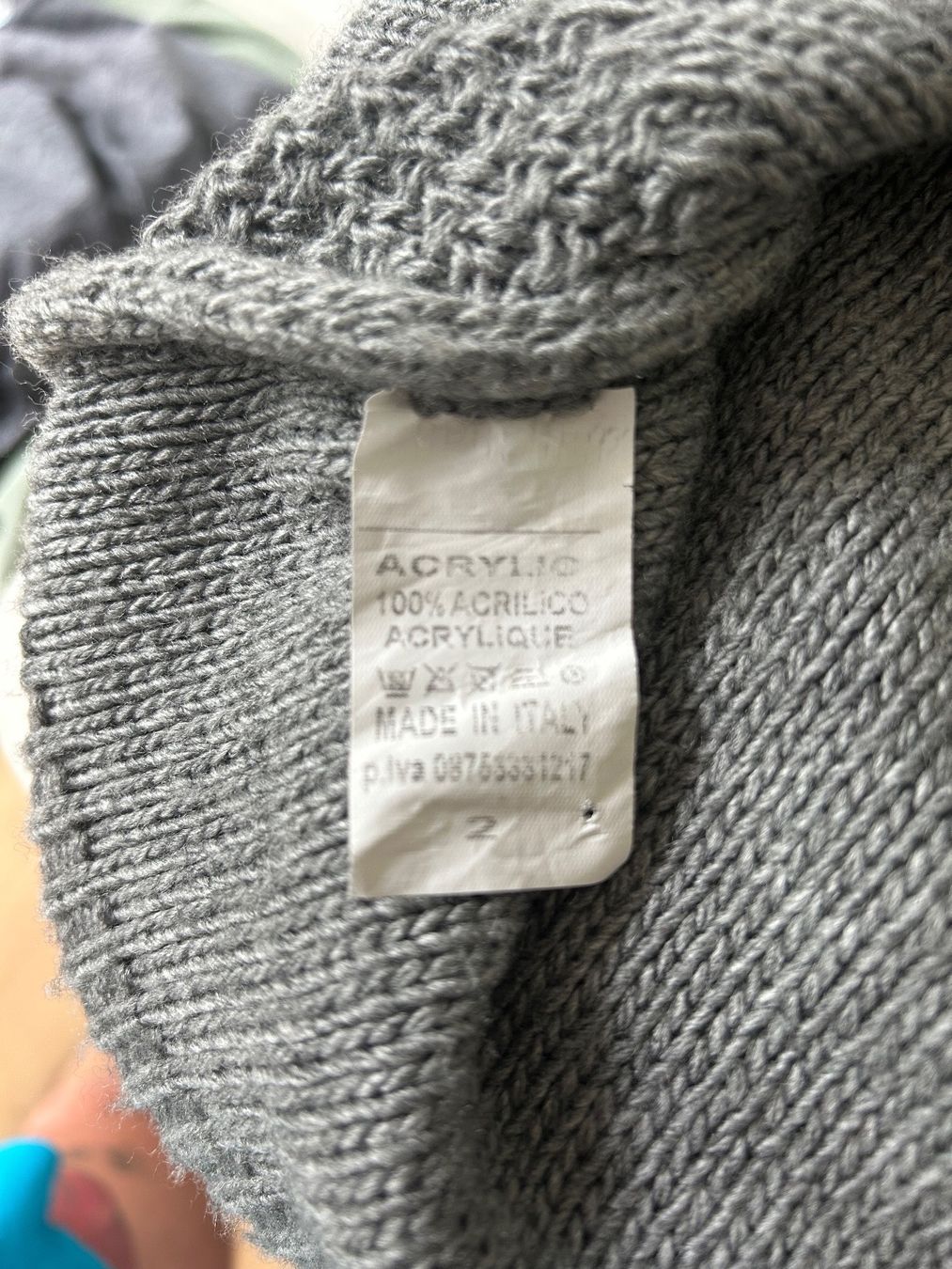Pullover & Sweatshirts: Pull hiver femme – Gebraucht aus Sion von tchana77 2