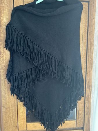 NEU:Wunderschöner Dreieckschal Repeat schwarz