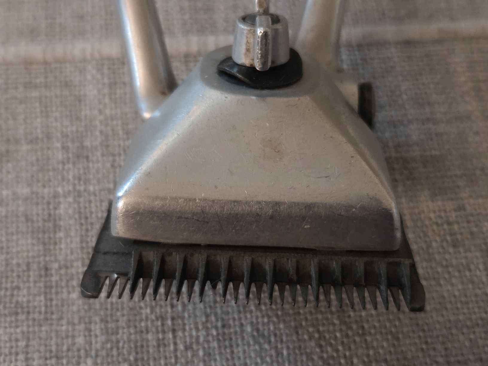 Prodotti per la cura & articoli per la pulizia: tondeuse a main annee 50 – Usato da la Chaux-de-Fonds venduto da Firenze6 4