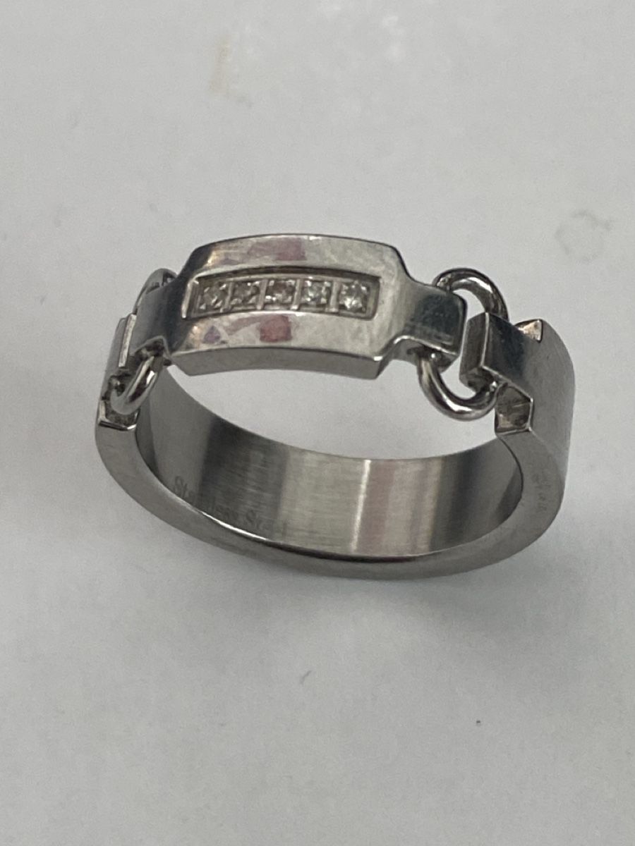 Bagues: Bague argentée avec strass   – Neuf (Voir description) à Fribourg par lau_5lkk 2