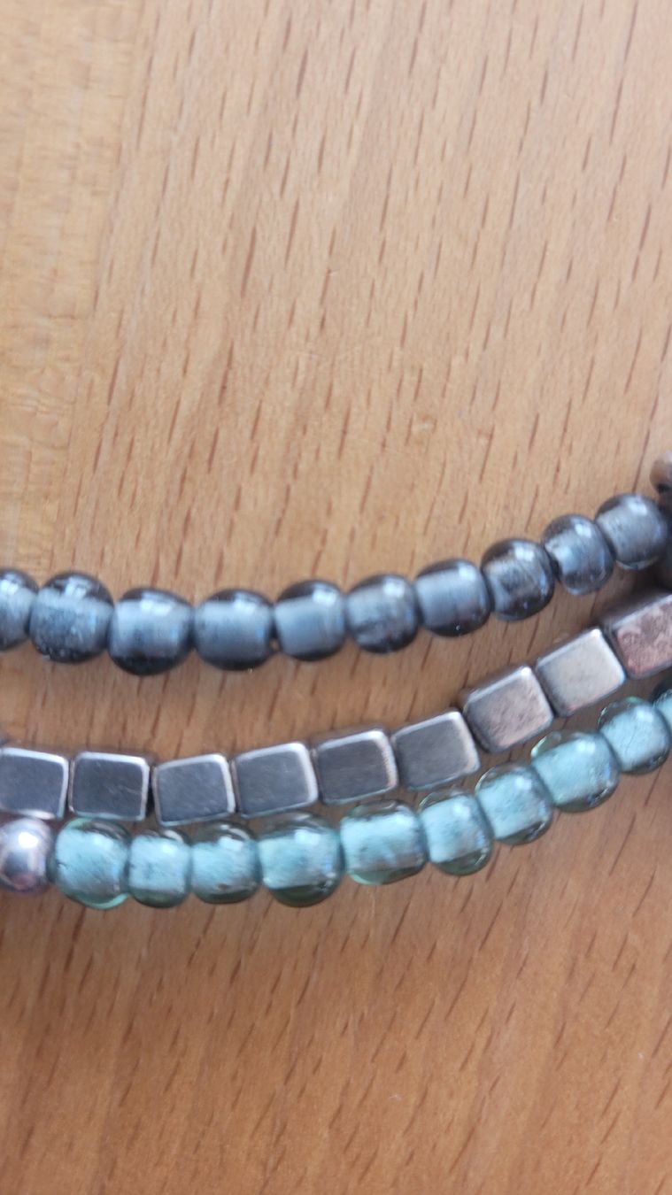 Colliers: uno de 50 collier  – D'occasion à Echallens par frimousse2008 1