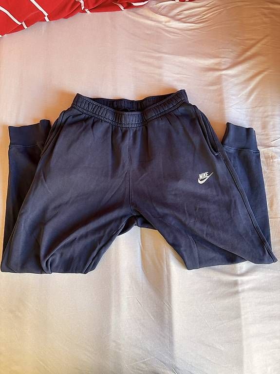 Pantaloni: Jogging Nike bleu marine  Taille M – Usato da Genève venduto da Arno_Mello123 1