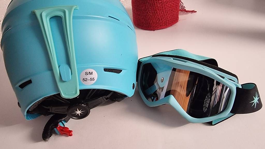 Caschi: Skihelm inkl Brille,  52-55cm – Usato da Maienfeld venduto da Faentli1 1