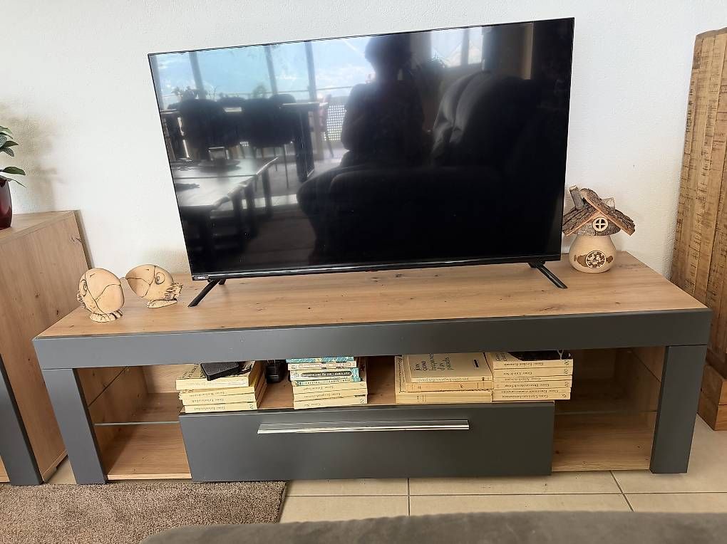 Mobili TV: 1 ou 2 meubles TV – Usato da Botyre (Ayent) venduto da Claude-EvelyneS 2