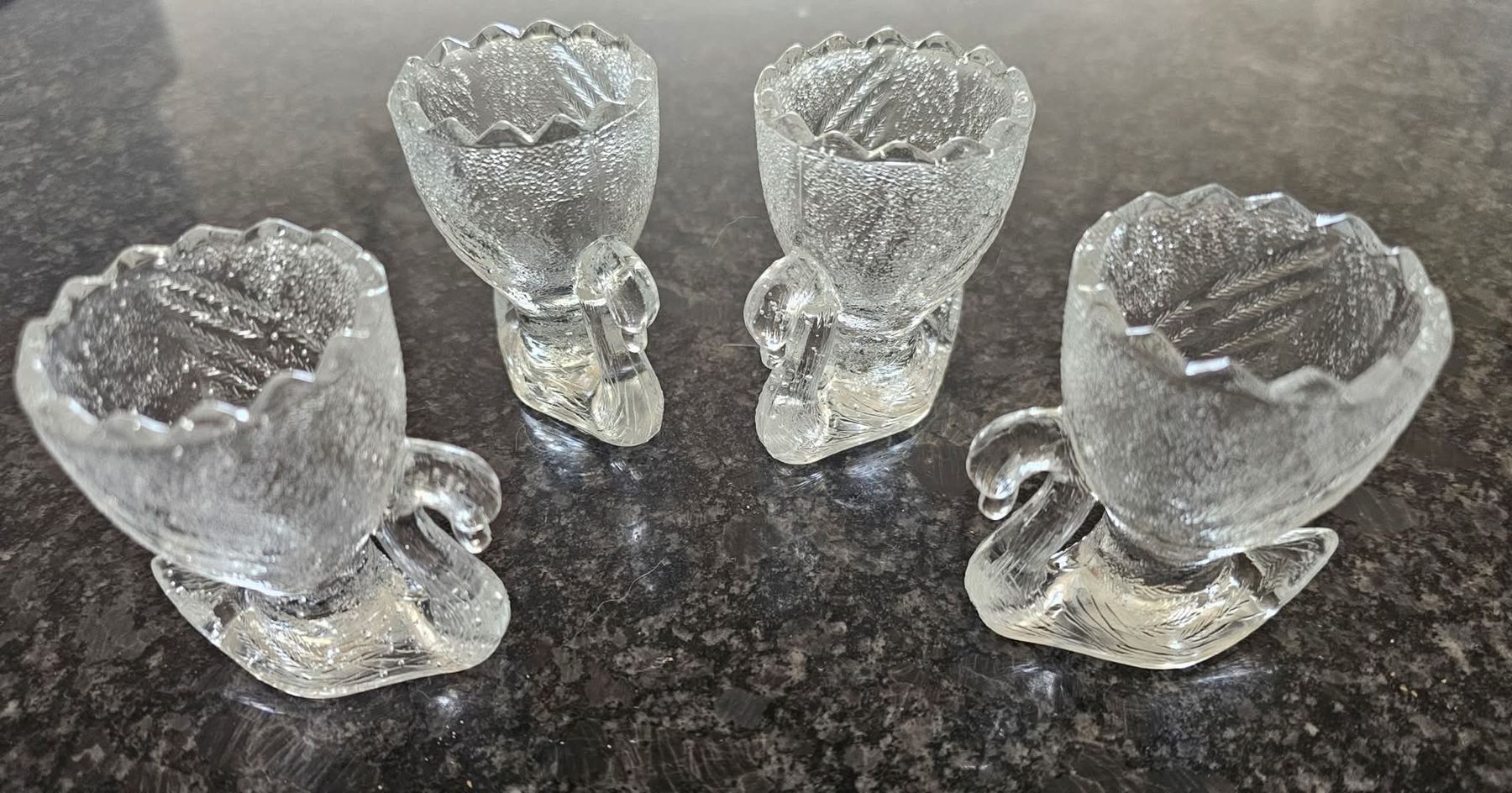 Sonstiges Geschirr: 4er Set Eierbecher, Schwan, Glas – Gebraucht aus Grosshöchstetten von Chaotik-Reptil