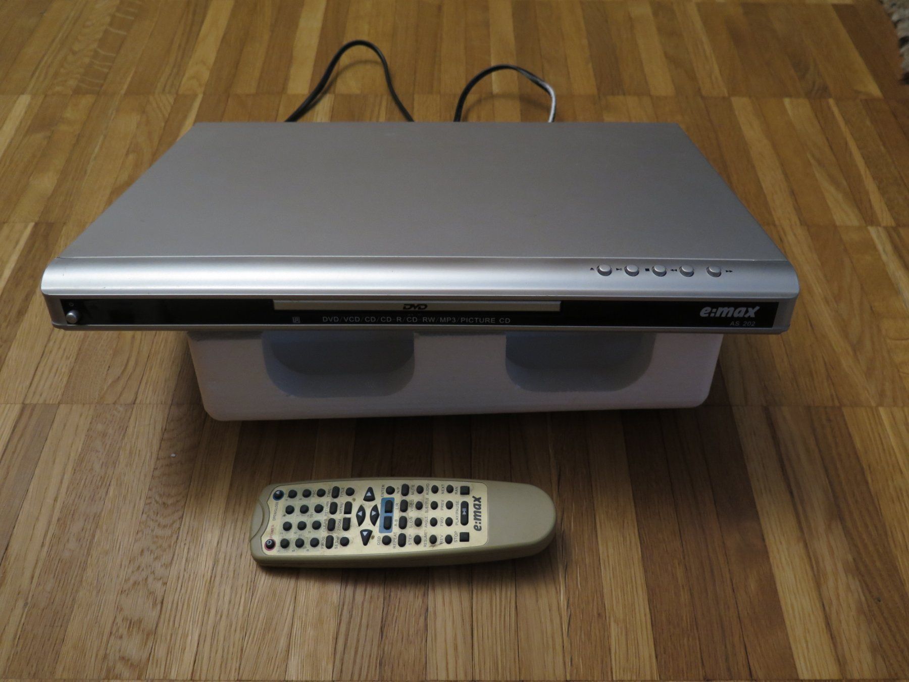 Tutti i DVDs: DVD Player e:max AS 202 - analoge Anschlüsse – Usato da Zwingen venduto da Tigertimmi 1