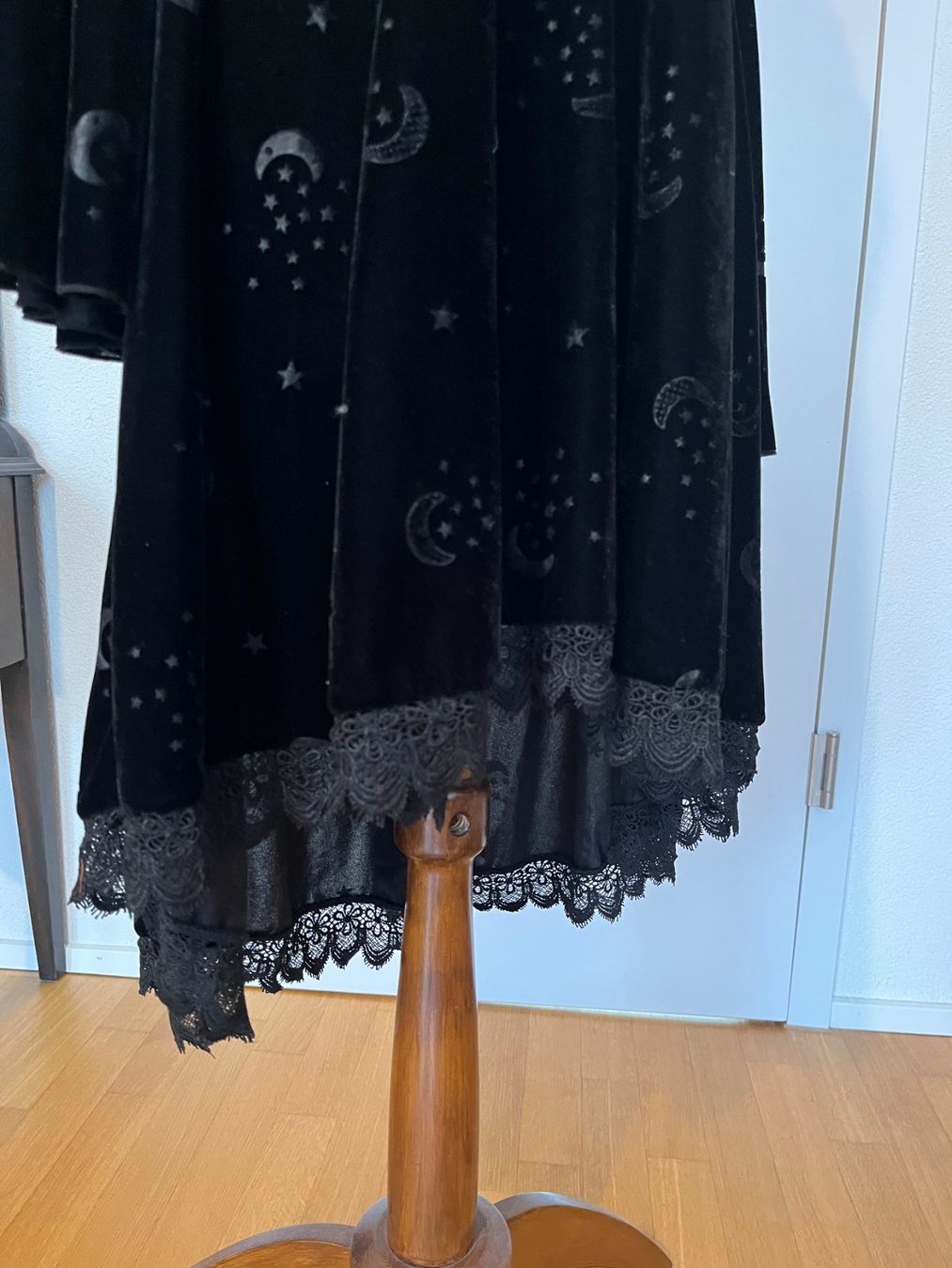 Kostüme: Hexenkleid aus Samt – Gebraucht aus Luzern von Aleoschli 4