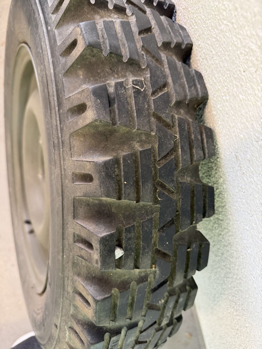 Jeep Tutti pezzi di ricambio auto: Rad Willys Jeep 6.00-16 Reifen – Usato da Lengnau AG venduto da Wobmann97 4
