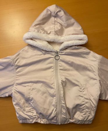 Creme Winterjacke mit Kapuze, Gr.S weiches Futter 2 Taschen