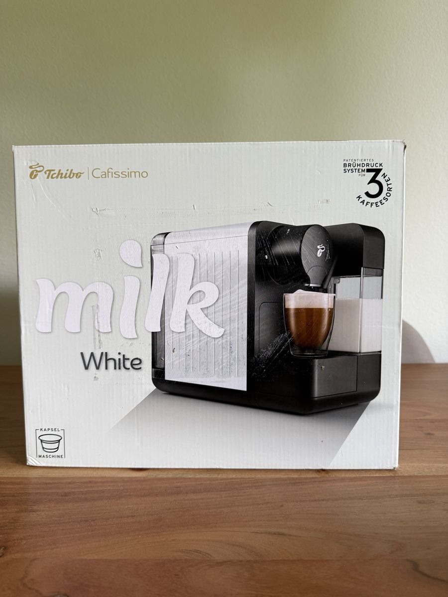 Tchibo Macchine per caffè & Macchine per espresso: Tchibo Kaffemaschine mit Milchschäumer neu – Nuovo e nell'imballaggio originale da Zürich venduto da lau_8n8v