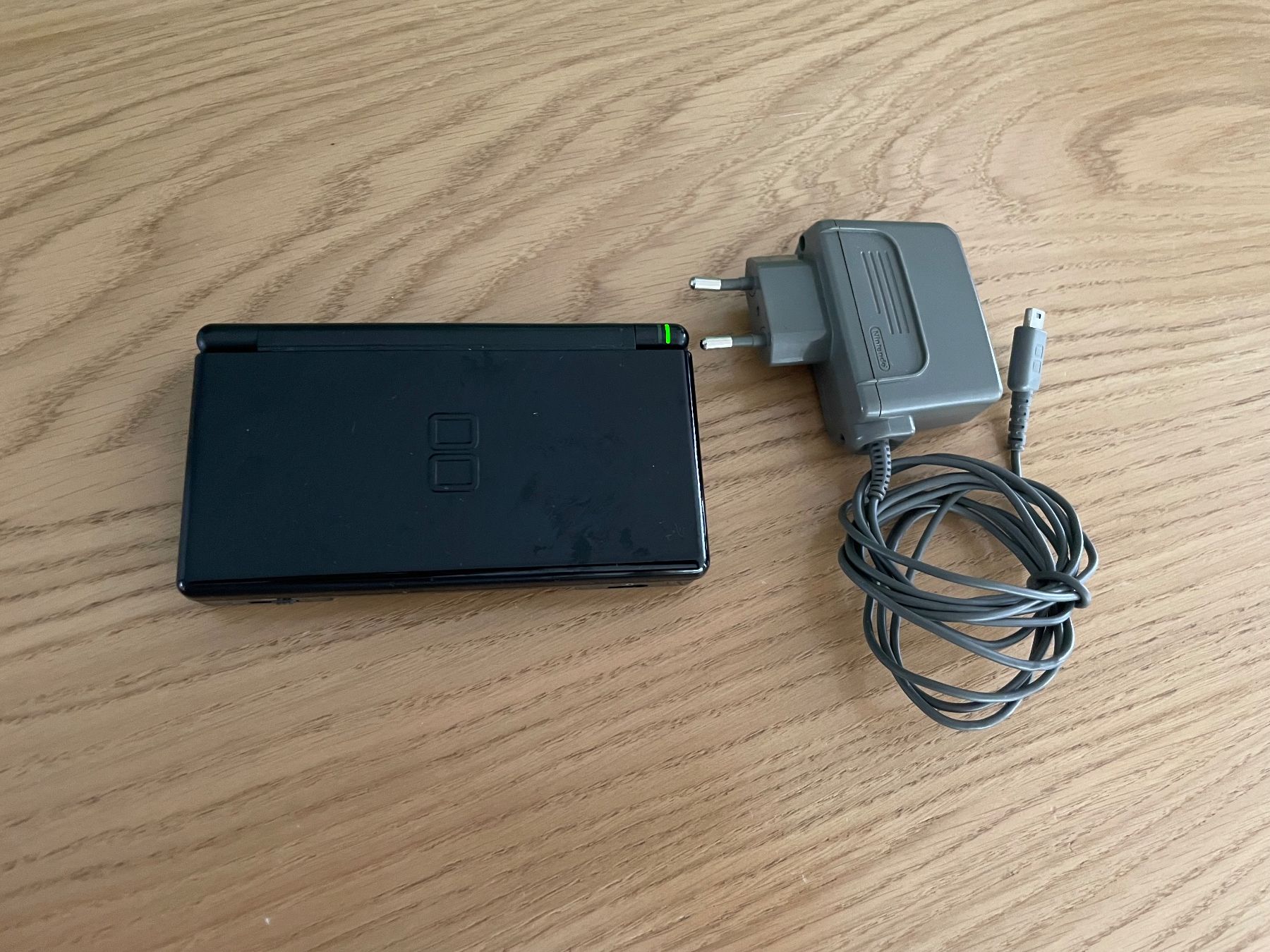 Nintendo Konsolen: Nintendo DS Schwarz – Gebraucht aus Dällikon von buyandbehappy 1