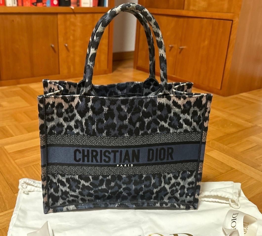 Dior Sacs femmes: Book Tote Medium Dior – D'occasion à Genève par Lilimouss