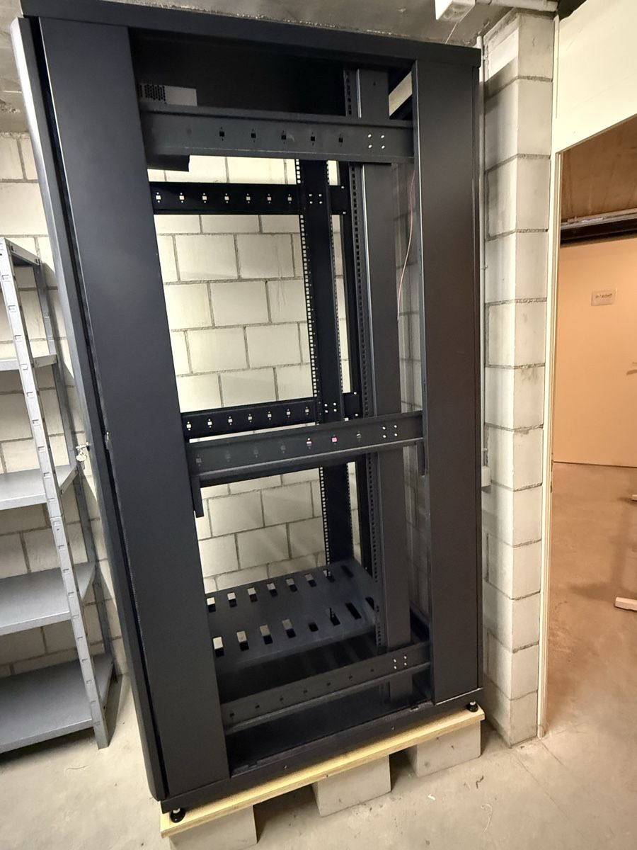 Armadi: HP Multimedia Schrank – Usato da Buchs AG venduto da MiWeFe17 4