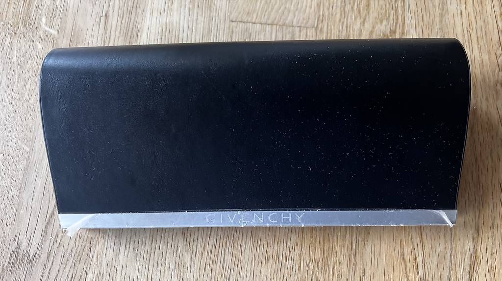 Givenchy Altro in  Abbigliamento & Accessori: Givenchy Brillenetui – Usato da Meilen venduto da wehrluzern