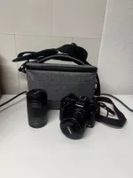 Canon EOS M50 mit zwei Objektiven und Tasche grau