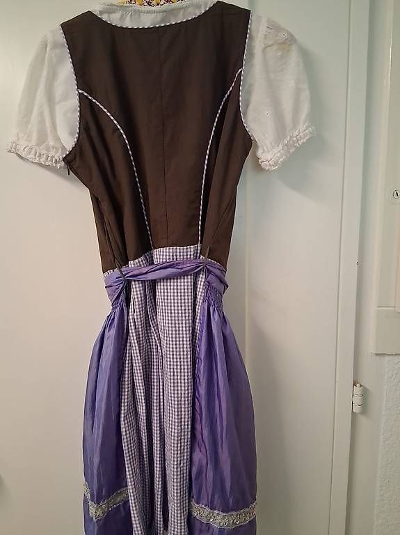 Kleider: Dirndl – Neu und originalverpackt aus Horgen von cla_bv5q
