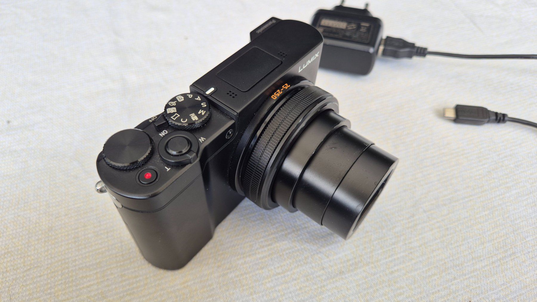 Panasonic Kamera: Panasonic Lumix DMC-LX100 schwarz guter Zusatnd – Gebraucht aus Hitzkirch von enya2007 3