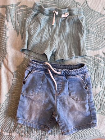 2x Shorts, Größe 68