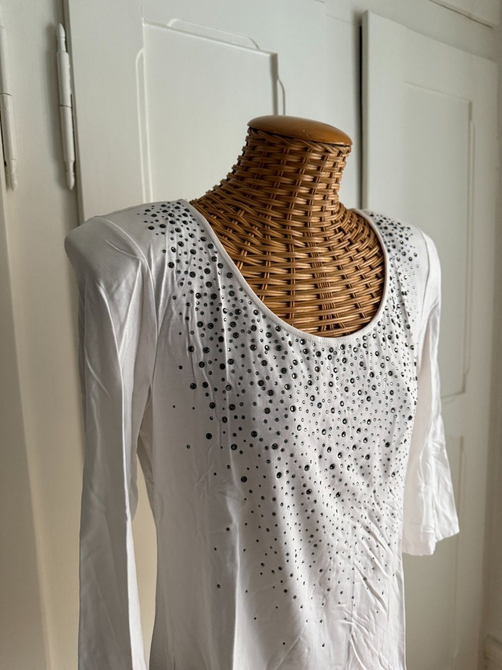 Madeleine T-shirt: MADELEINE - T-Shirt weiss mit Strass 40 – Usato da Zürich venduto da Diazaio 1