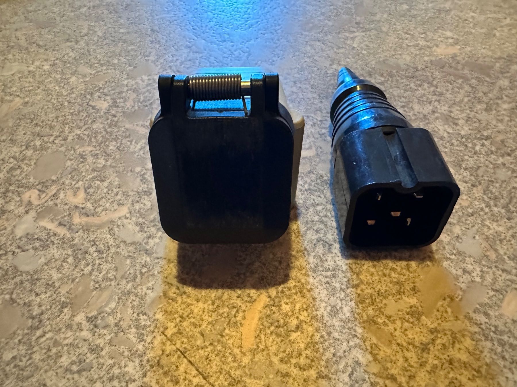 Spine: J 15 5 Poliger Stecker und Steckdose Wanddose – Usato da Huttwil venduto da Bolpa 1