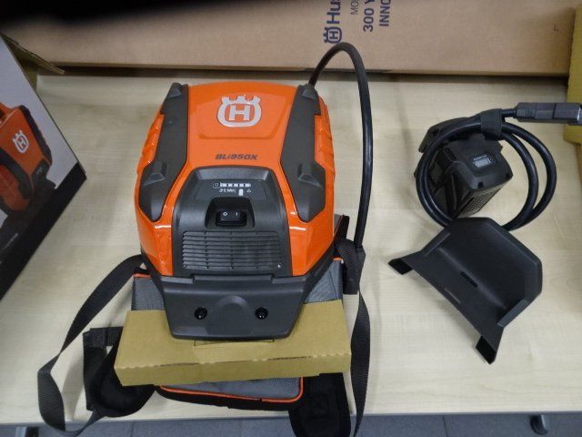 Husqvarna Caricatori & Batterie: Akku Rucksack BLi950X Husqvarna – Nuovo e nell'imballaggio originale da Rüegsbach venduto da HusqvarnaShop3418 2