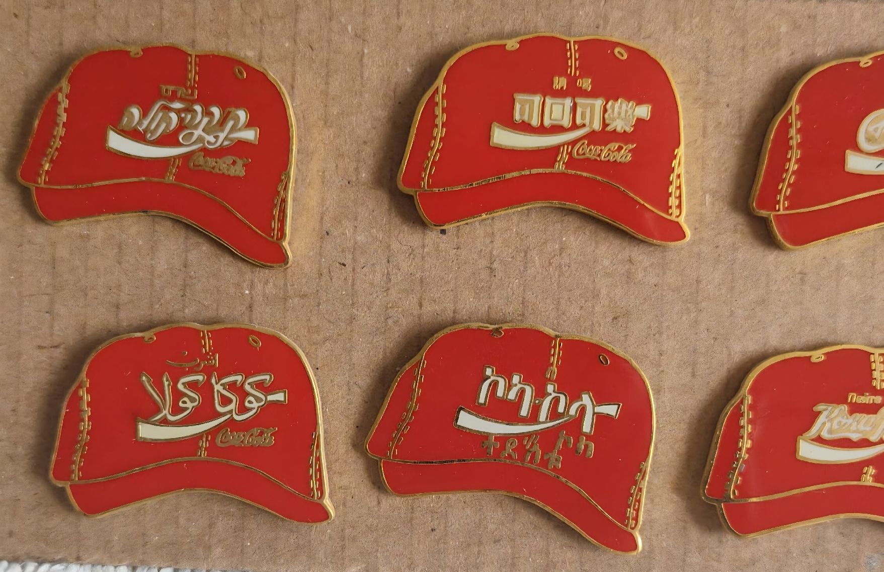 Coca-Cola Plaketten & Abzeichen: 10 Coca Cola Cap Pins – Gebraucht aus Luzern von Luzern_Energy 2
