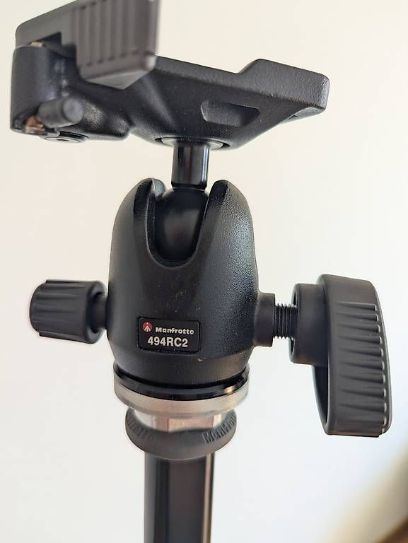 Treppiedi & Teste: Manfrotto tripod + headball – Usato da Zürich venduto da ch0pf1n 3