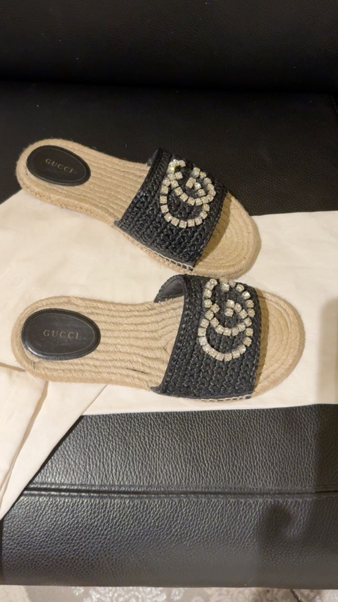 Gucci Scarpe da donna: G ucci Espadrilles mit Schmucksteinen schwarz Grösse 39 – Nuovo (secondo la descrizione) da Wilen b. Wollerau venduto da lia_9v87 2