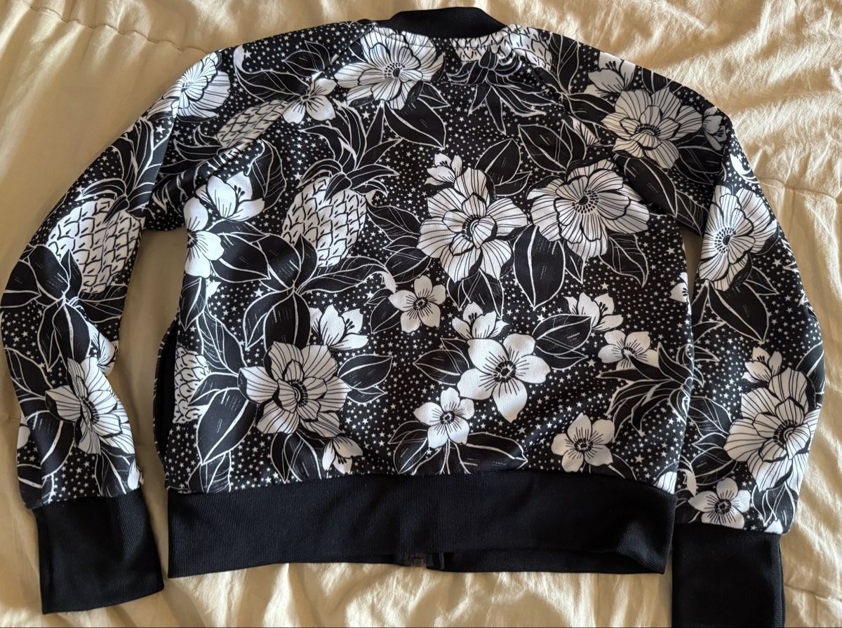 Adidas Giacche: Vintage Adidas Blumen XS – Usato da Birsfelden venduto da Soulseeker 1