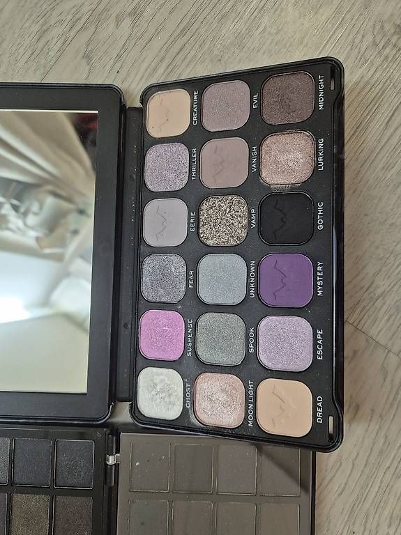 Make-up: Revolution Make-Up Paletten – Usato da Frauenfeld venduto da Sttmusic 3