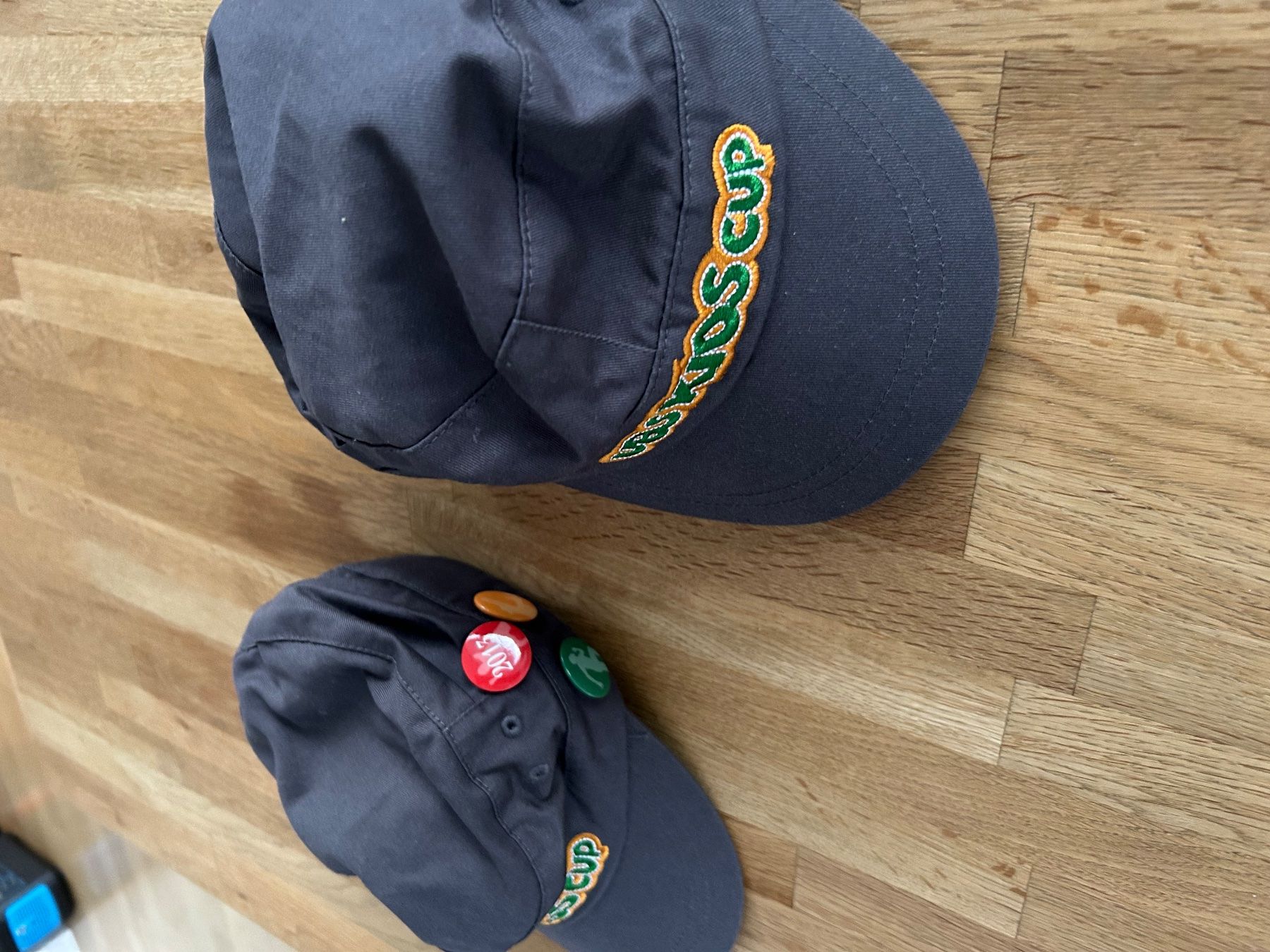 Sonstige Jungenkleidung: 2 Caps UBS Kids Cup mit Buttons – Gebraucht aus Biel/Bienne von RTrudeau 2