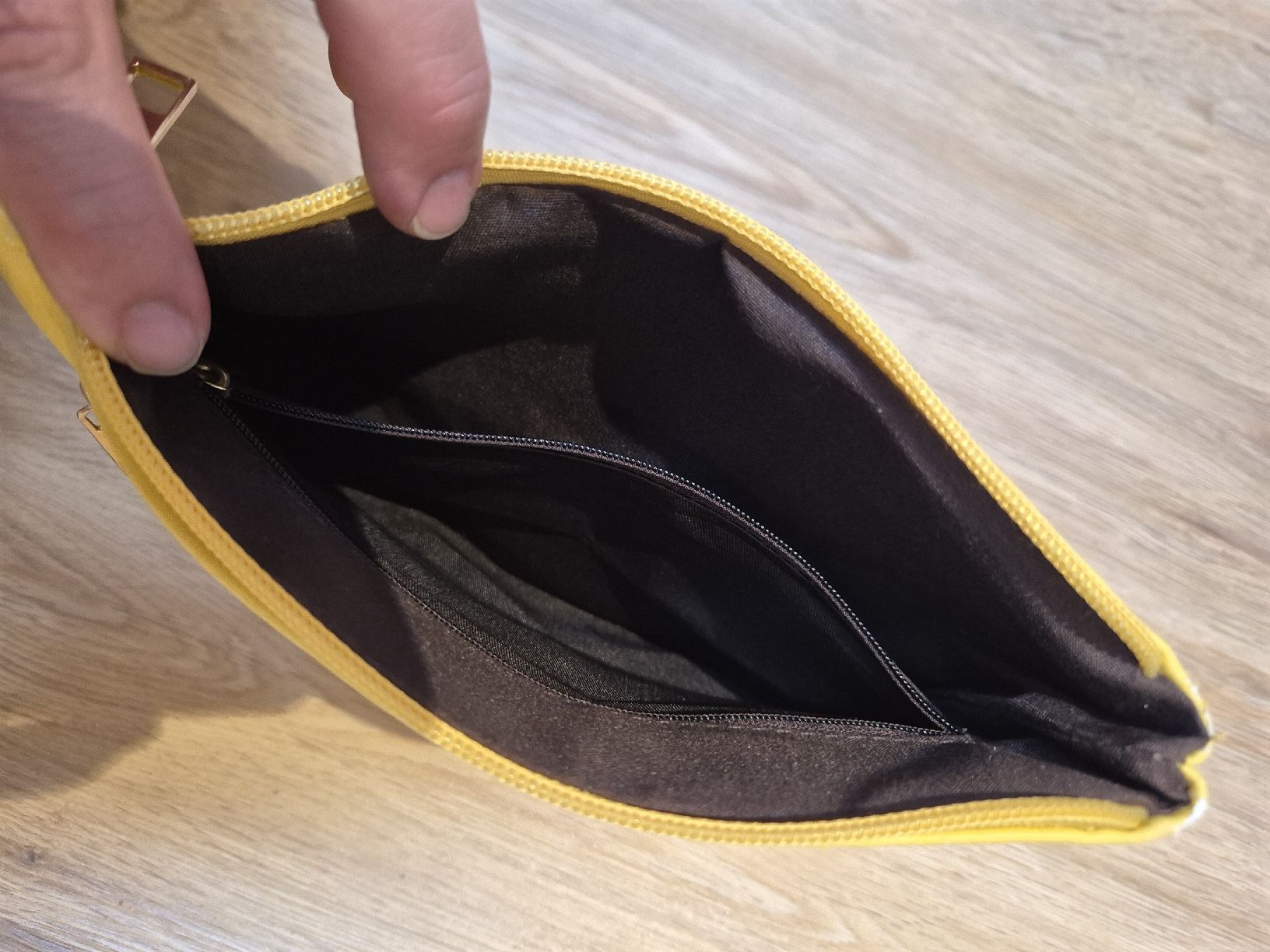 Taschen für Damen: Clutch Tasche Gelb mit Nieten – Gebraucht aus St. Gallen von ali_tms5 2