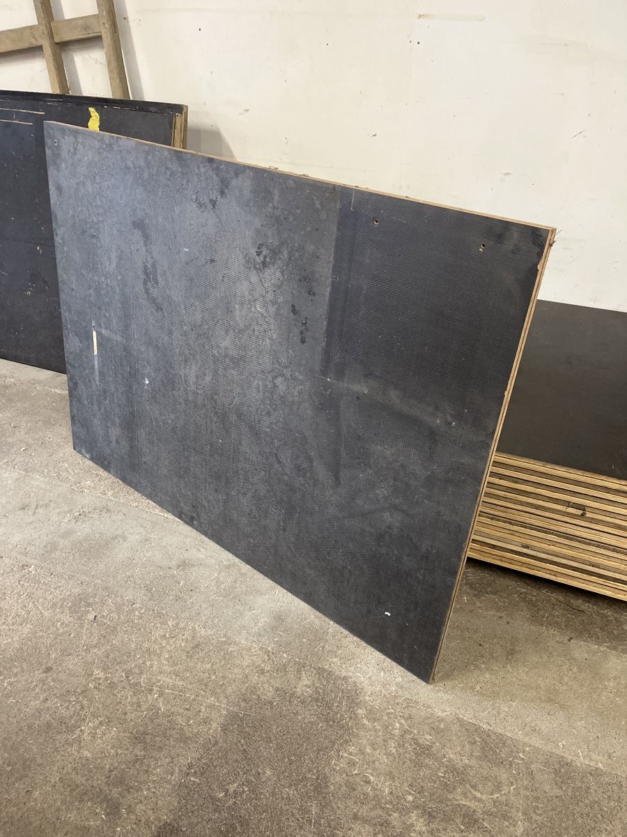 Articoli in legno: Siebdruckplatte – Usato da Rickenbach LU venduto da fla_9ft6 2