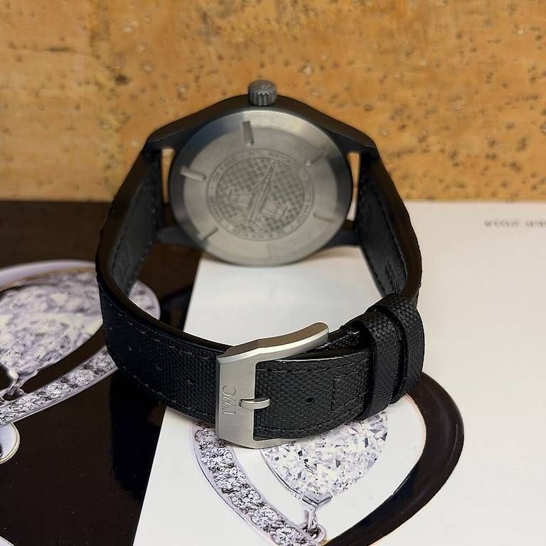 Montres: IWC Pilot "Black Aces" IW326905 – D'occasion à Genève par minty.watches 3