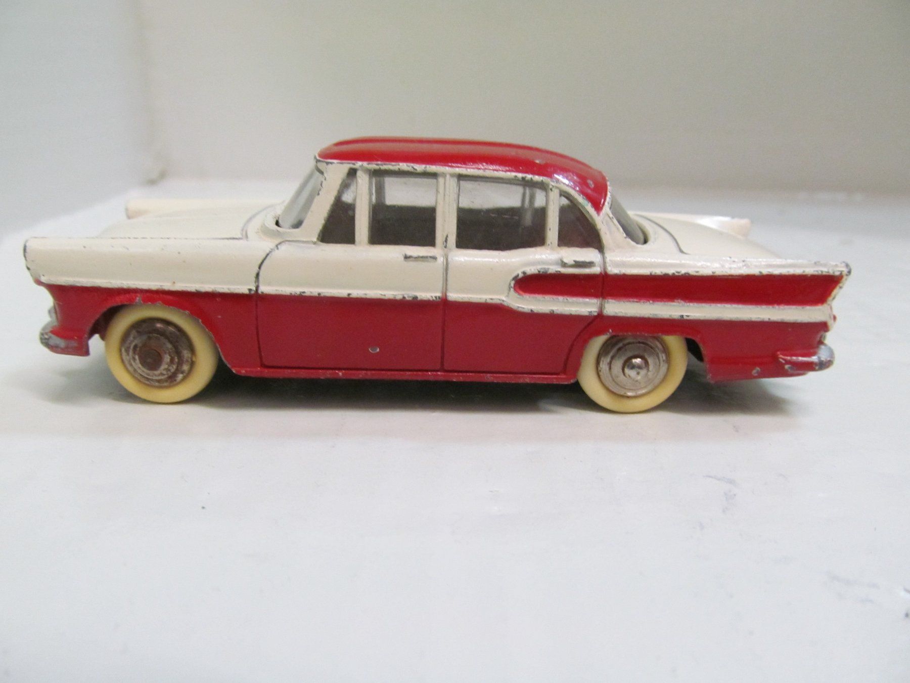 Dinky Toys Modellini d'auto: SIMCA CHAMBORD  DINKY TOYS  1:43 – Nuovo (secondo la descrizione) da Grueningen venduto da malamut56 1