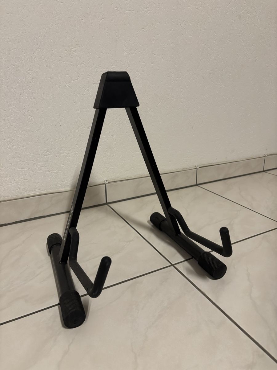 König & Meyer Supporti per strumenti musicali & leggii: K&M Gitarrenständer – Usato da Vordemwald venduto da tiw_x56r