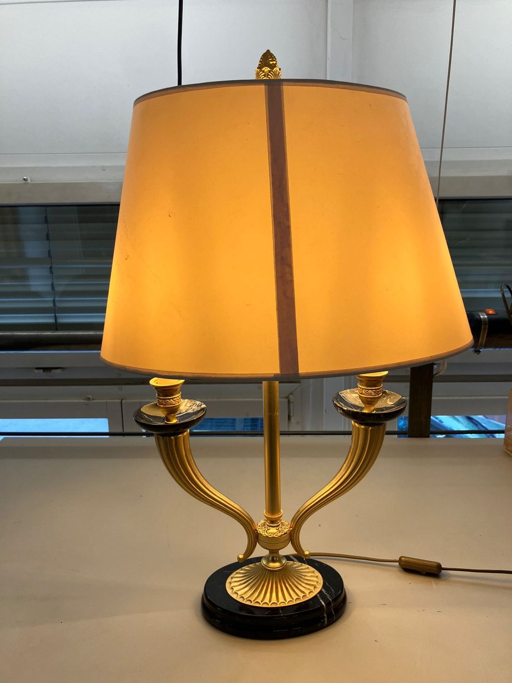 Lampade: Tischlampe, Goldfarben, Vintage Stil – Usato da Dübendorf venduto da sdbu-frappant