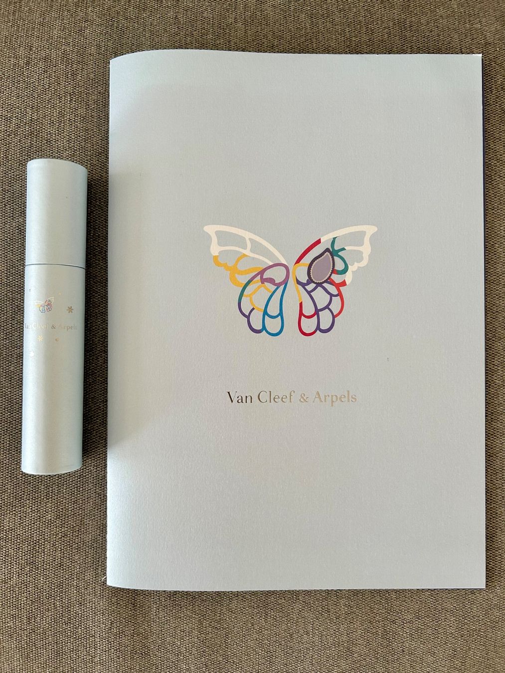 Giocattoli: Van Cleef & Arpels | Mal- und Stickerbuch + Farbstifte – Nuovo (secondo la descrizione) da Zürich venduto da Hermia 1