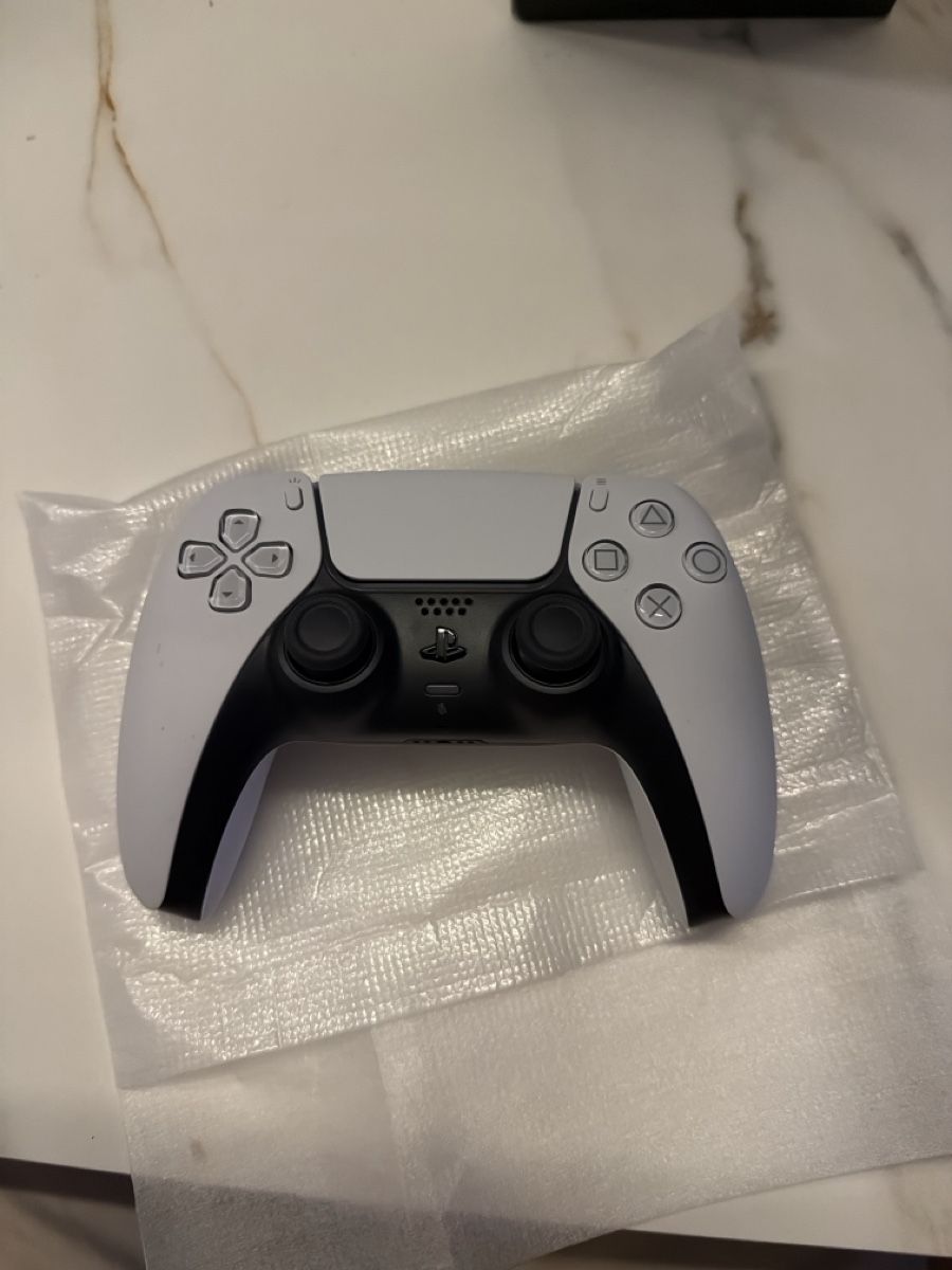 Sony Console: Sony PlayStation 5 Konsole mit Controller und Kabeln – Nuovo (secondo la descrizione) da Bülach venduto da Jeremias.mueller 3