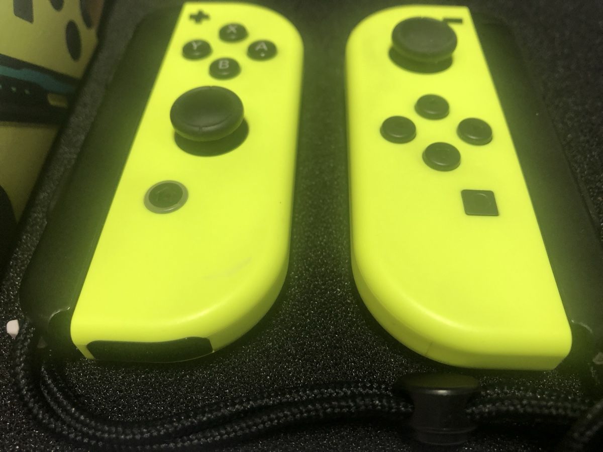 Nintendo Controller: Nintendo Switch Joy-Con Neon Yellow – Nuovo (secondo la descrizione) da Reinach BL venduto da colmarer 5