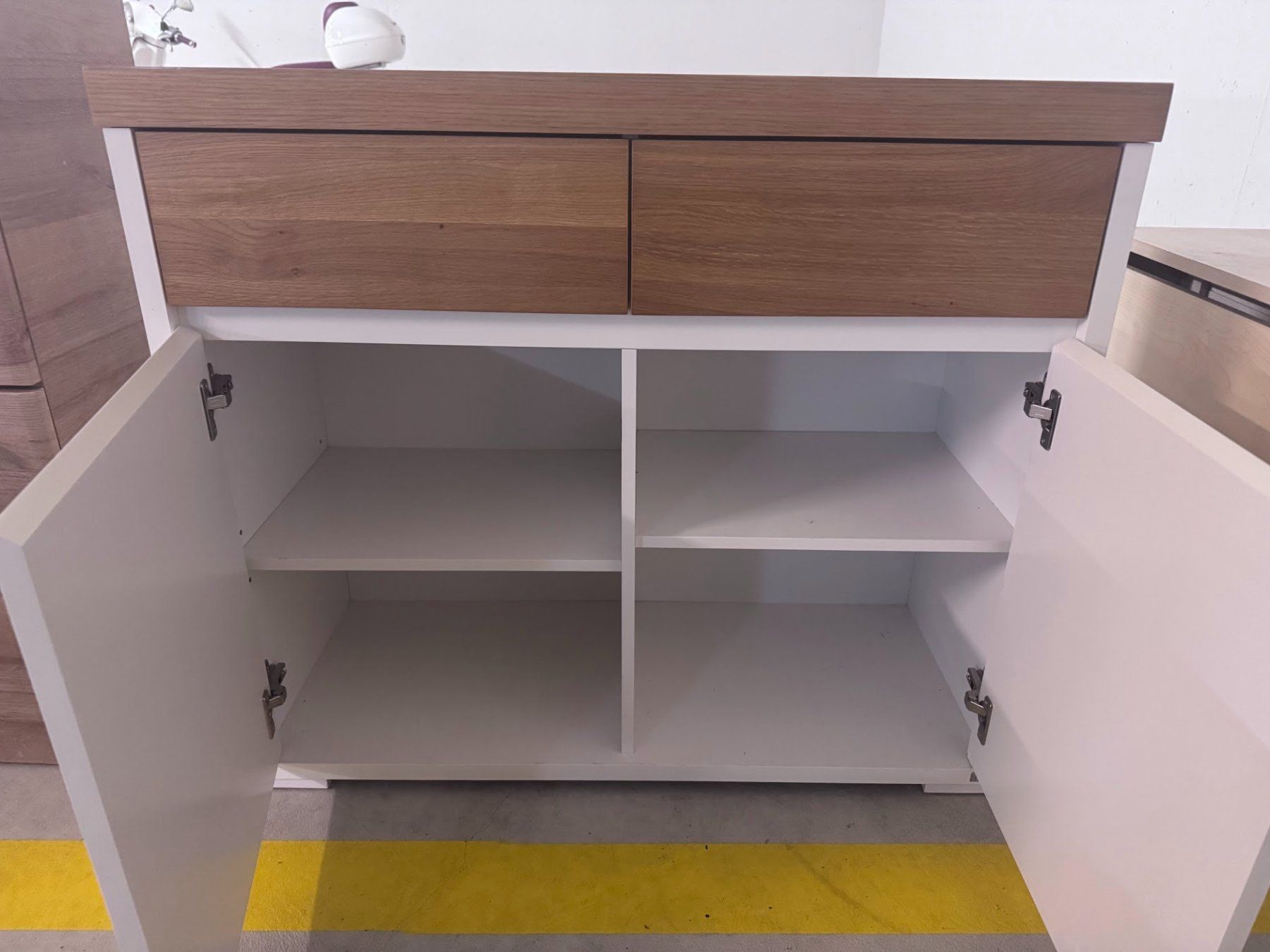 Commodes: Kommode Eichendekor / weiss – D'occasion à Beinwil am See par Rabauke79 1