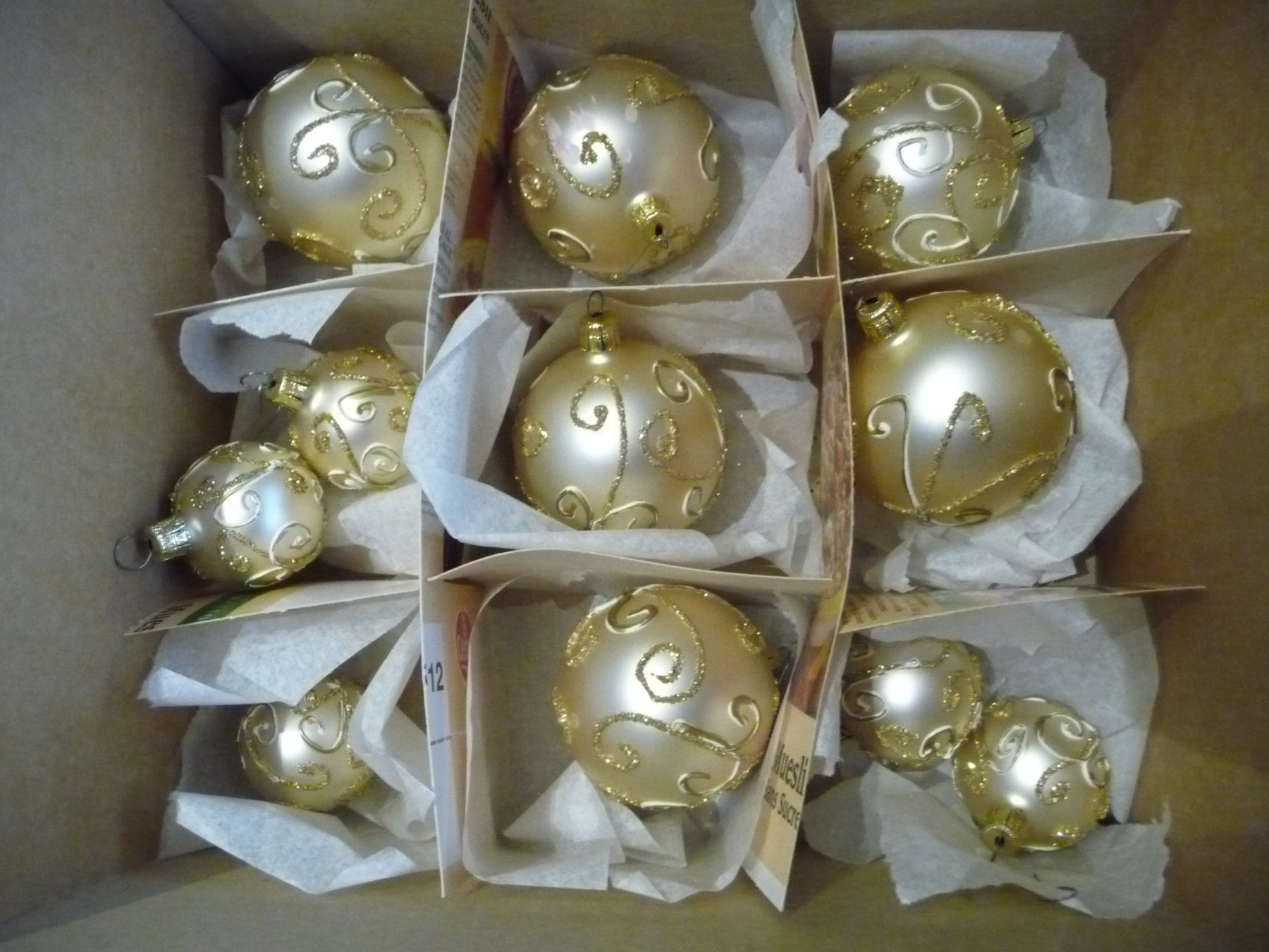 Toutes les décorations: 24 Teile crèmefarbener Christbaumschmuck – D'occasion à Alpnach Dorf par marvo 9