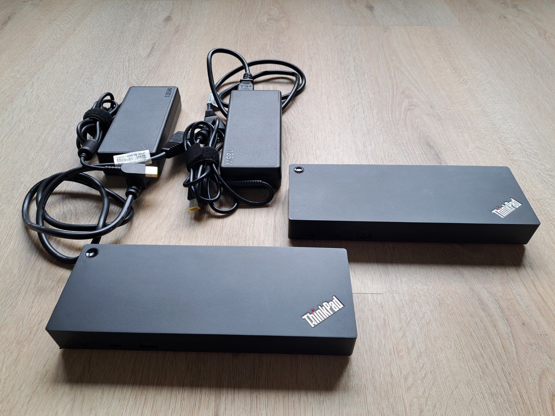 Lenovo Docking station: Lenovo ThinkPad Dockingstation - Doppelset – Usato da Altendorf venduto da sve_p22z