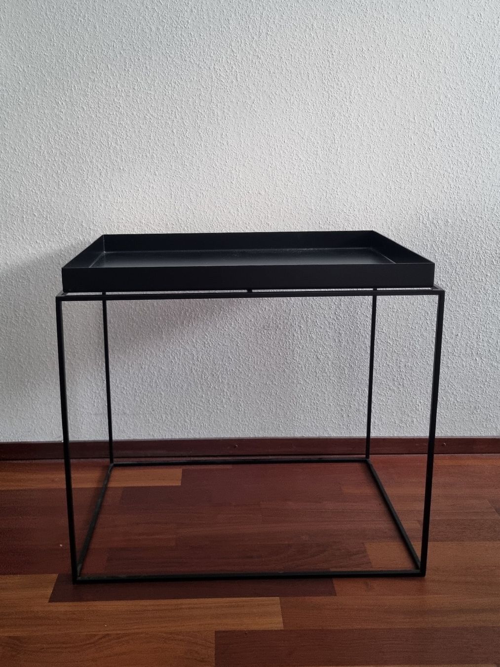 Tavoli: Hay Tray Table Schwarz, kaum benutzt – Usato da Basel venduto da wuy_drk7