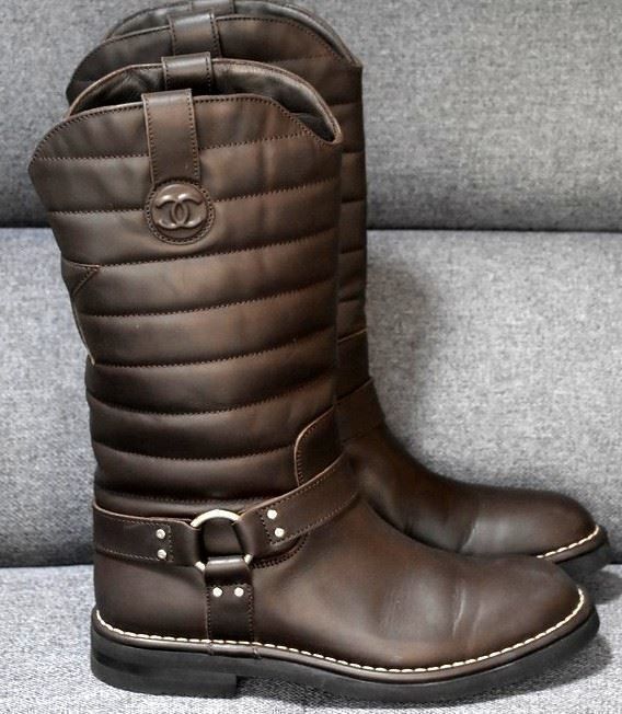 Chanel Scarpe da donna: Boots / Bottes Chanel 38 – Usato da Collonges venduto da Auganien 1