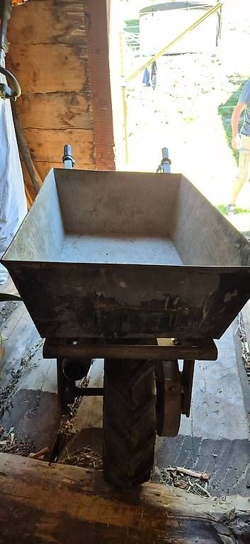 Brouettes: Brouette à moteur – D'occasion à Bex par peter.fracheboud 1