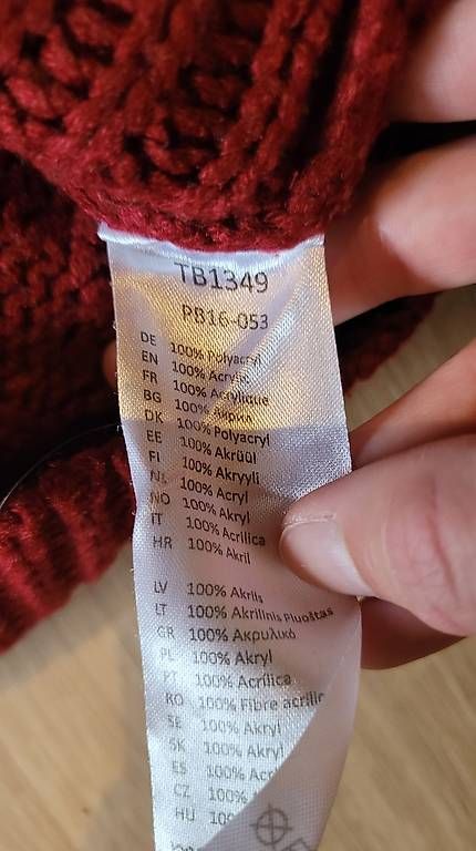 Pullover & Sweatshirts: Urban Classics Strickpullover / Crop-Pullover Gr. M – Gebraucht aus Gutenswil von schmidii 1