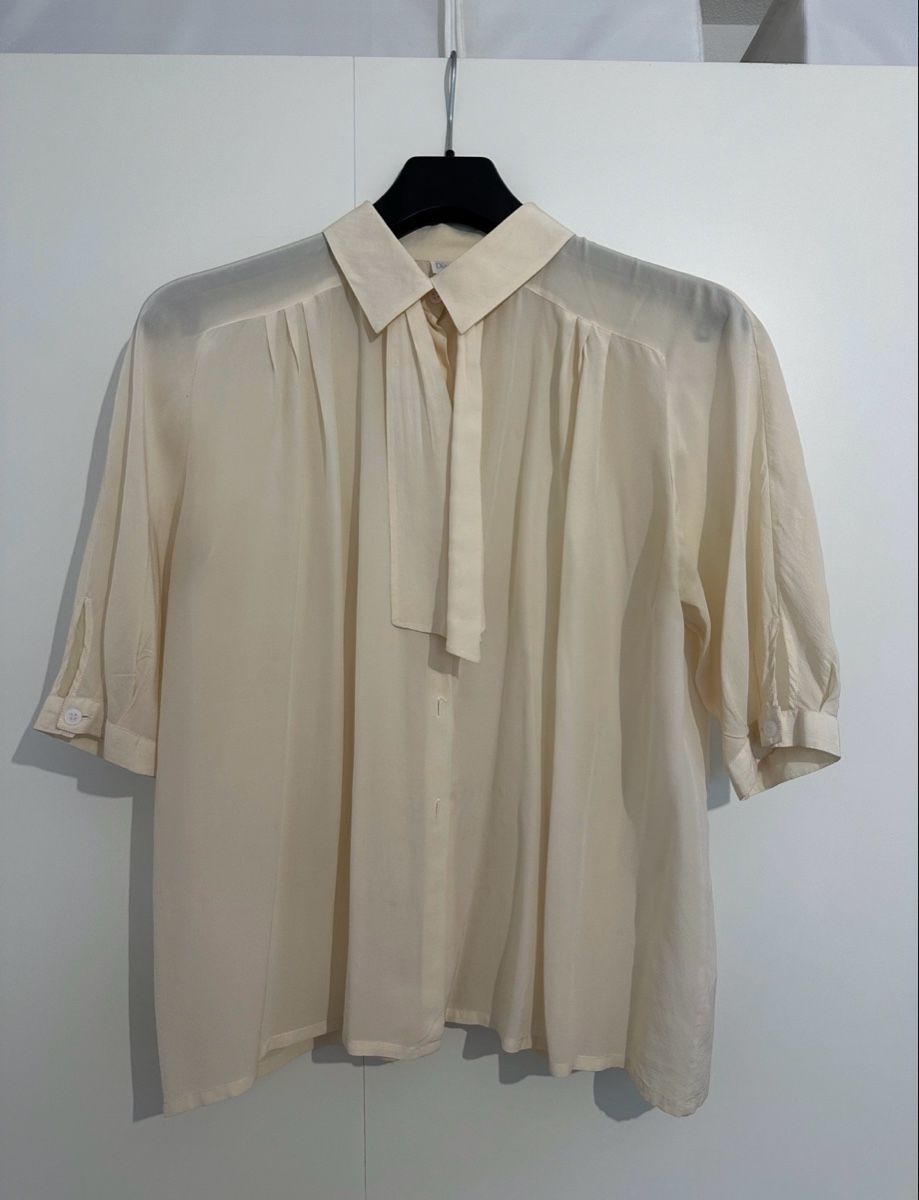 Blusen: Blouse cream short sleeve 100% silk M size – Gebraucht aus Luins von vvs_7kqr 1